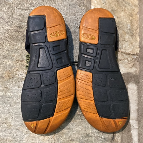 Keen
Uneek Stripes Sandals - Women’s 9 - Picture 2 of 4